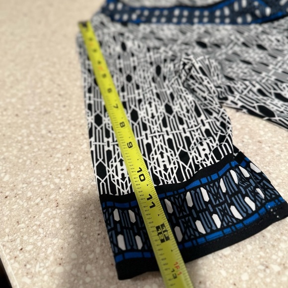 3x25* Max Studio V Neck 3/4 Sleeve Geometric Pattern Top Cool, Soft & Stretchy S - Picture 13 of 16